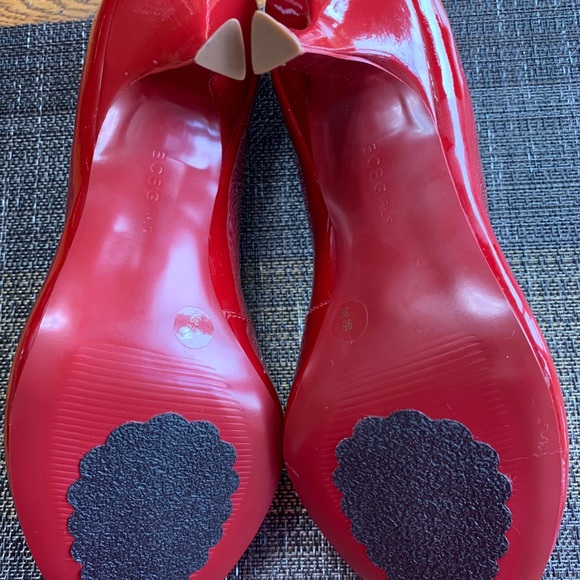 Shoes - Picture 2 of 4